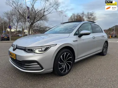 Volkswagen Golf 1.5 eTSI Style / panorama / automaat / airco uit 2020