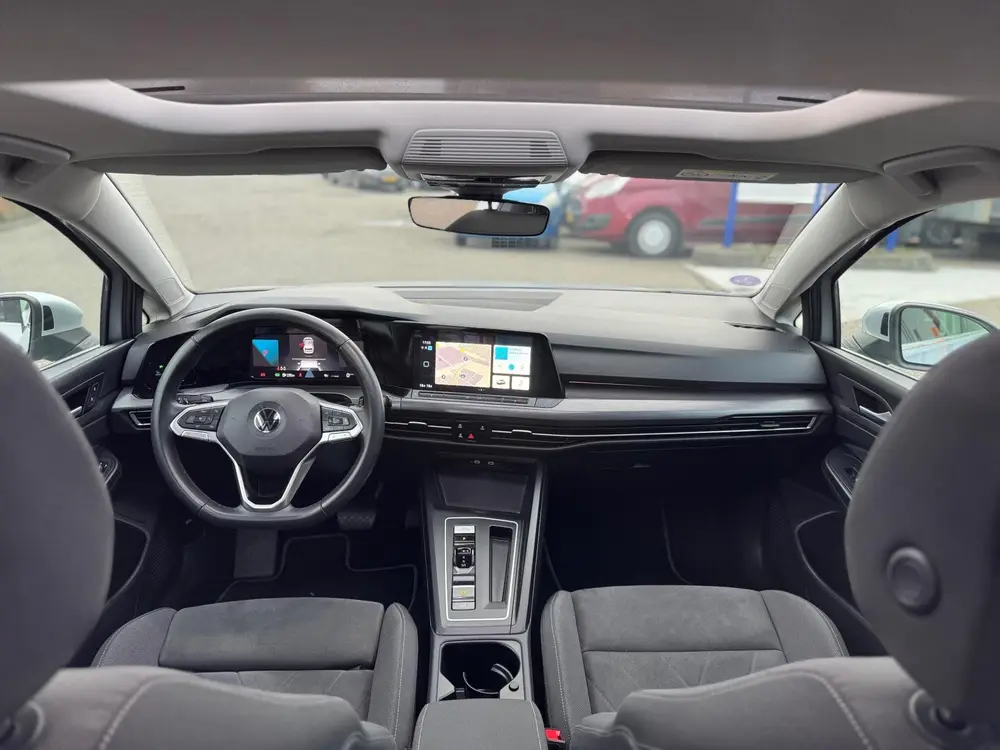 Volkswagen Golf 1.5 eTSI Style / panorama / automaat / airco uit 2020, foto 18