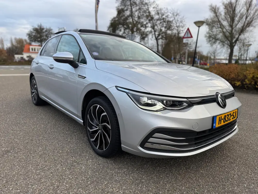 Volkswagen Golf 1.5 eTSI Style / panorama / automaat / airco uit 2020, foto 2
