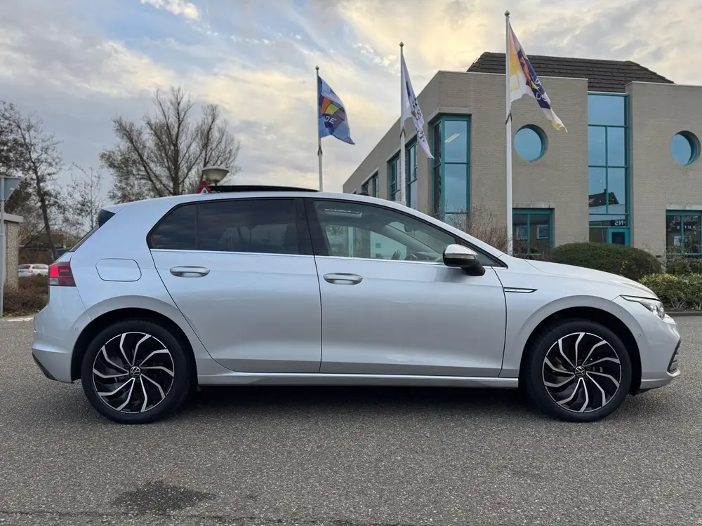 Volkswagen Golf 1.5 eTSI Style / panorama / automaat / airco uit 2020, foto 7