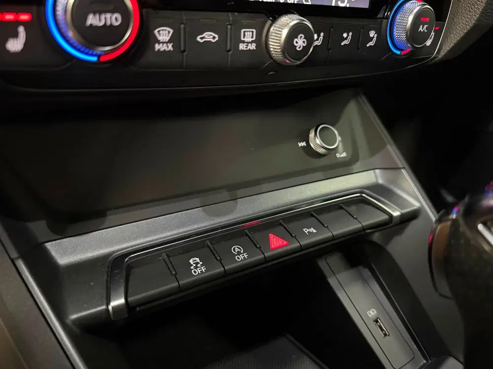 Audi Q3 35 TFSI S Line bedition Automaat Navi Crui uit 2019, foto 18