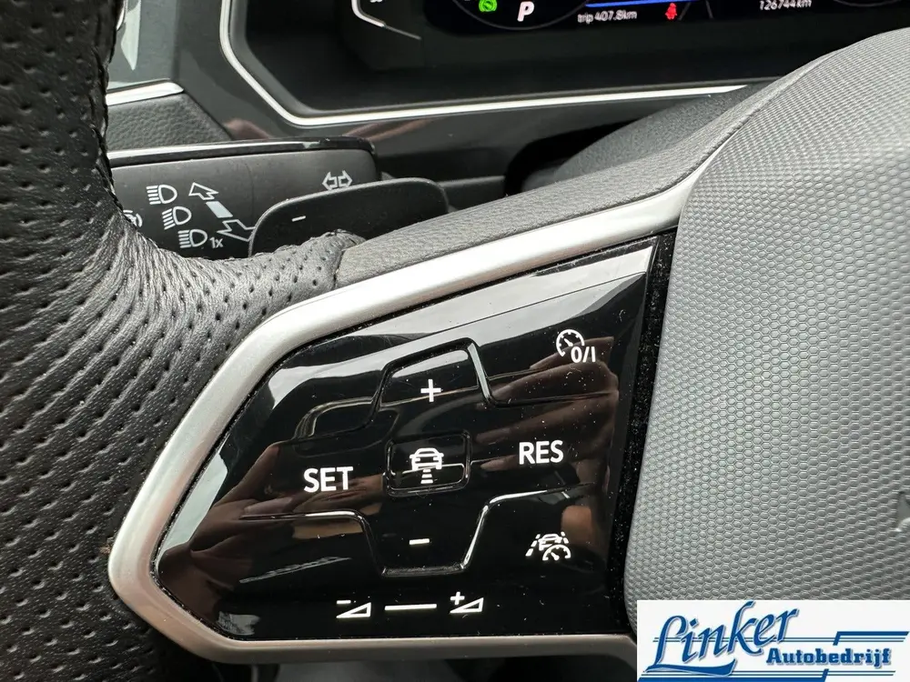 Volkswagen Tiguan 1.5 TSI R-Line - PANODAK EL-TREKH CAMERA uit 2022, foto 18