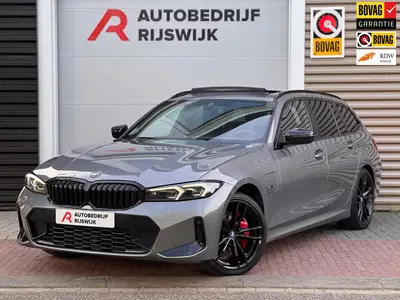 BMW 3-serie 330e Pano uit 2023