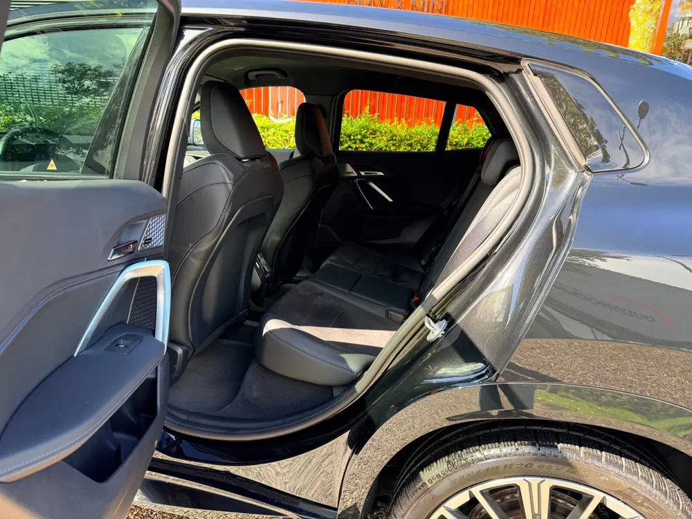 BMW iX2 eDrive20 M- sport uit 2024, foto 10