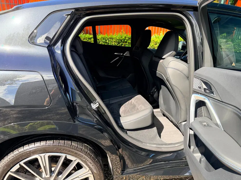 BMW iX2 eDrive20 M- sport uit 2024, foto 11