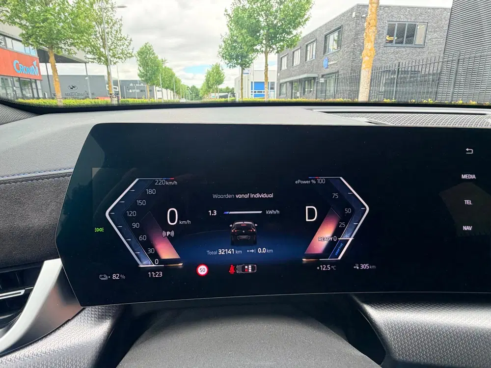 BMW iX2 eDrive20 M- sport uit 2024, foto 13