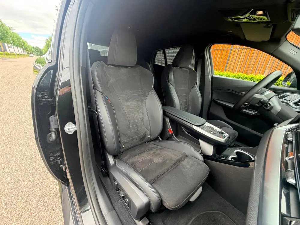 BMW iX2 eDrive20 M- sport uit 2024, foto 5