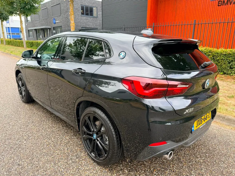BMW X2 XDrive25e uit 2022, foto 2