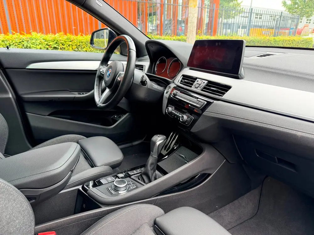 BMW X2 XDrive25e uit 2022, foto 3