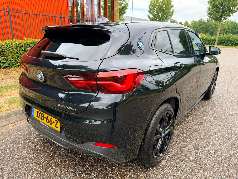 BMW X2 XDrive25e uit 2022, foto 4