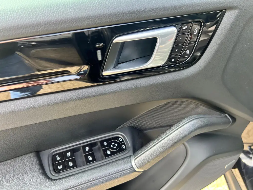 Porsche Cayenne 3.0 E-Hybrid uit 2020, foto 13
