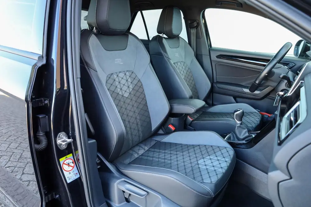 Volkswagen T-Roc 1.0 TSI 110pk R-Line | Achteruitrijcamera | uit 2022, foto 17