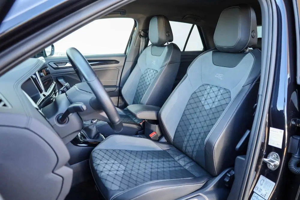 Volkswagen T-Roc 1.0 TSI 110pk R-Line | Achteruitrijcamera | uit 2022, foto 4