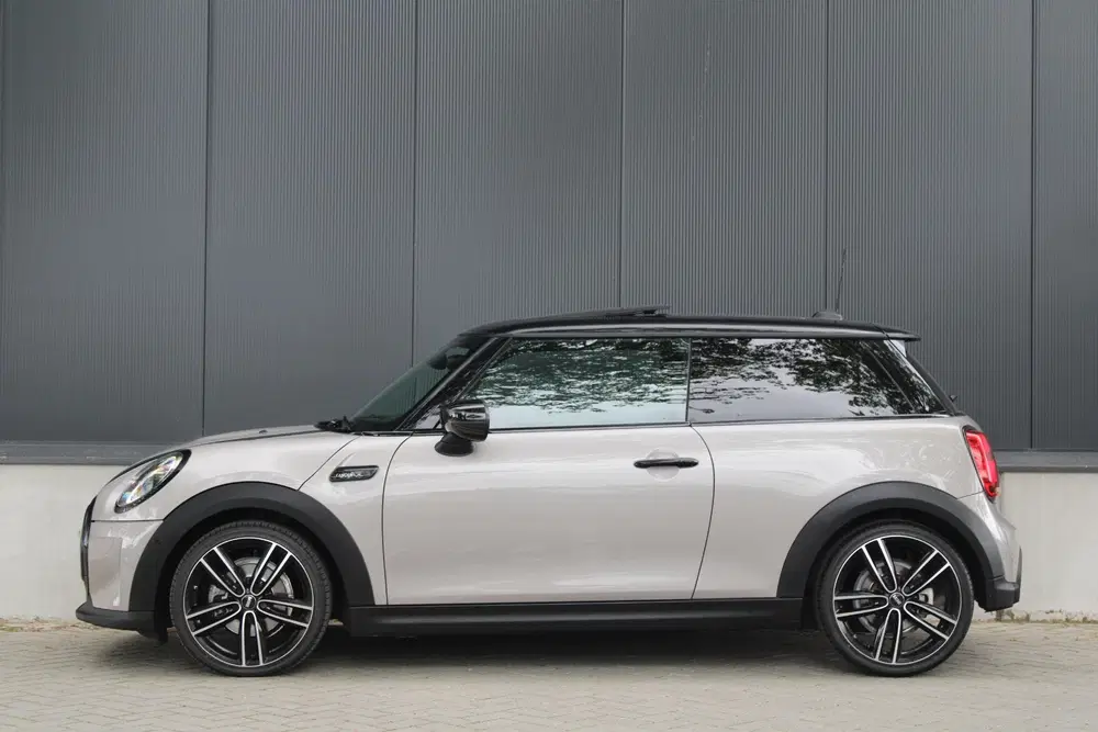 Mini Cooper 1.5 Camden Edition uit 2021, foto 13