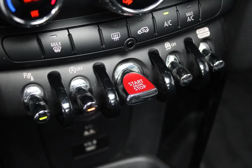 Mini Cooper 1.5 Camden Edition uit 2021, foto 19