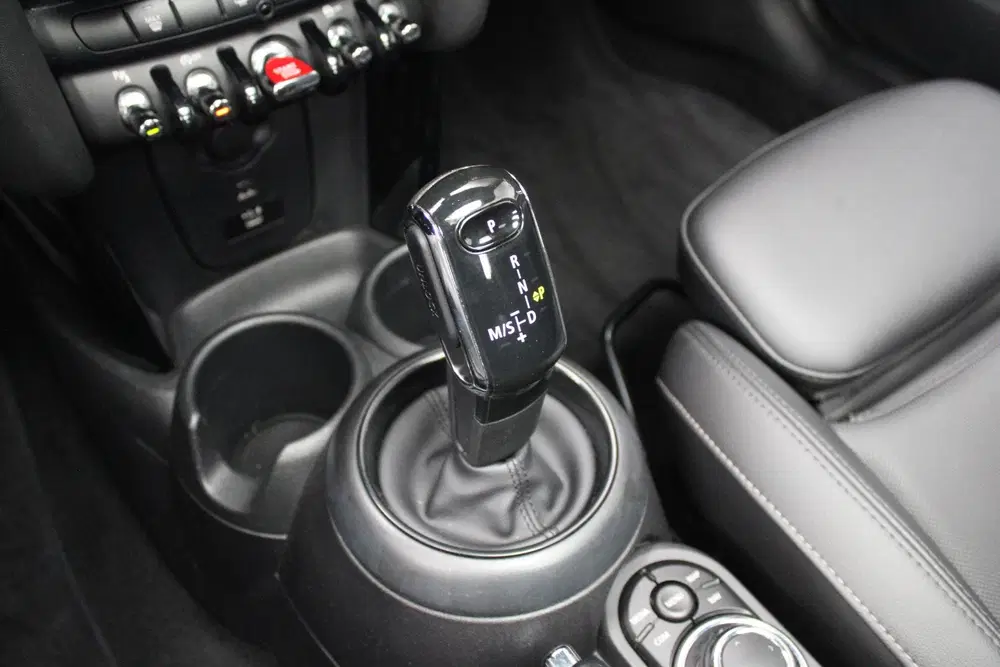 Mini Cooper 1.5 Camden Edition uit 2021, foto 20