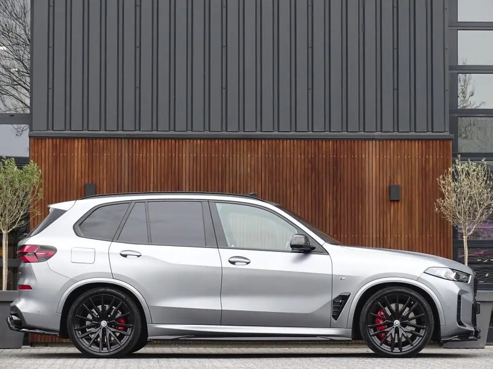 BMW X5 50e 490PK X-Drive M- Individual / Frozen Grey / Carbo uit 2023, foto 3