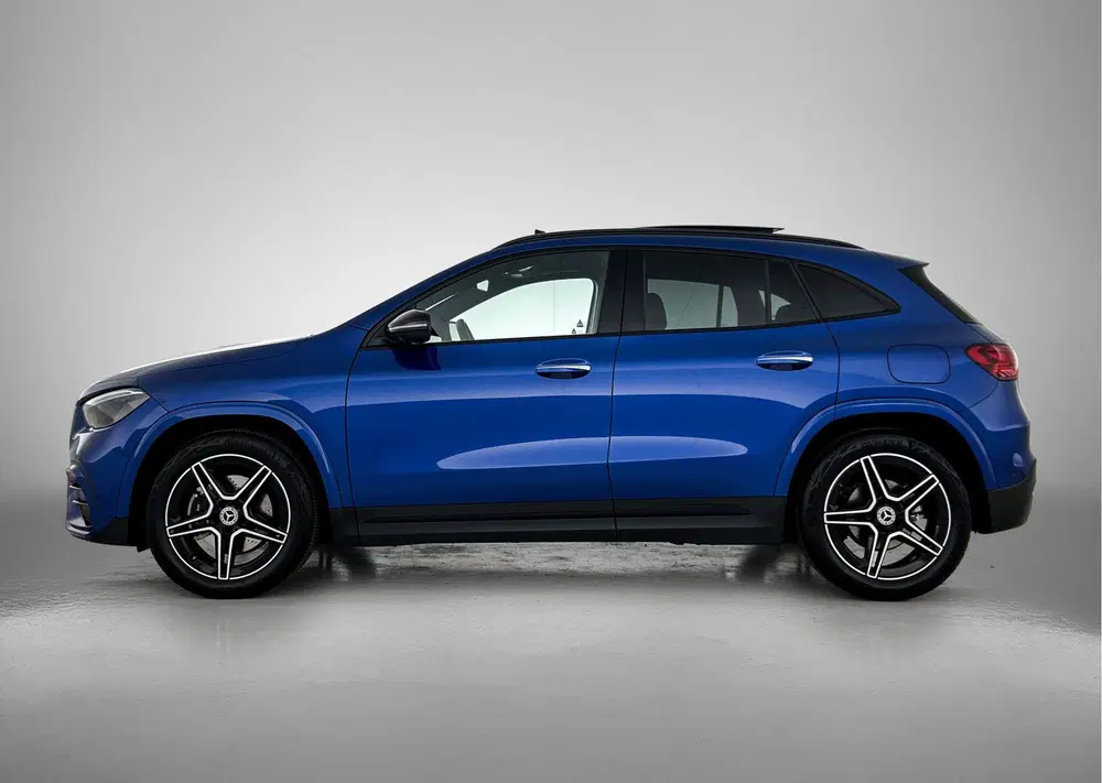 Mercedes-Benz GLA 180 AMG Line uit 2024, foto 3