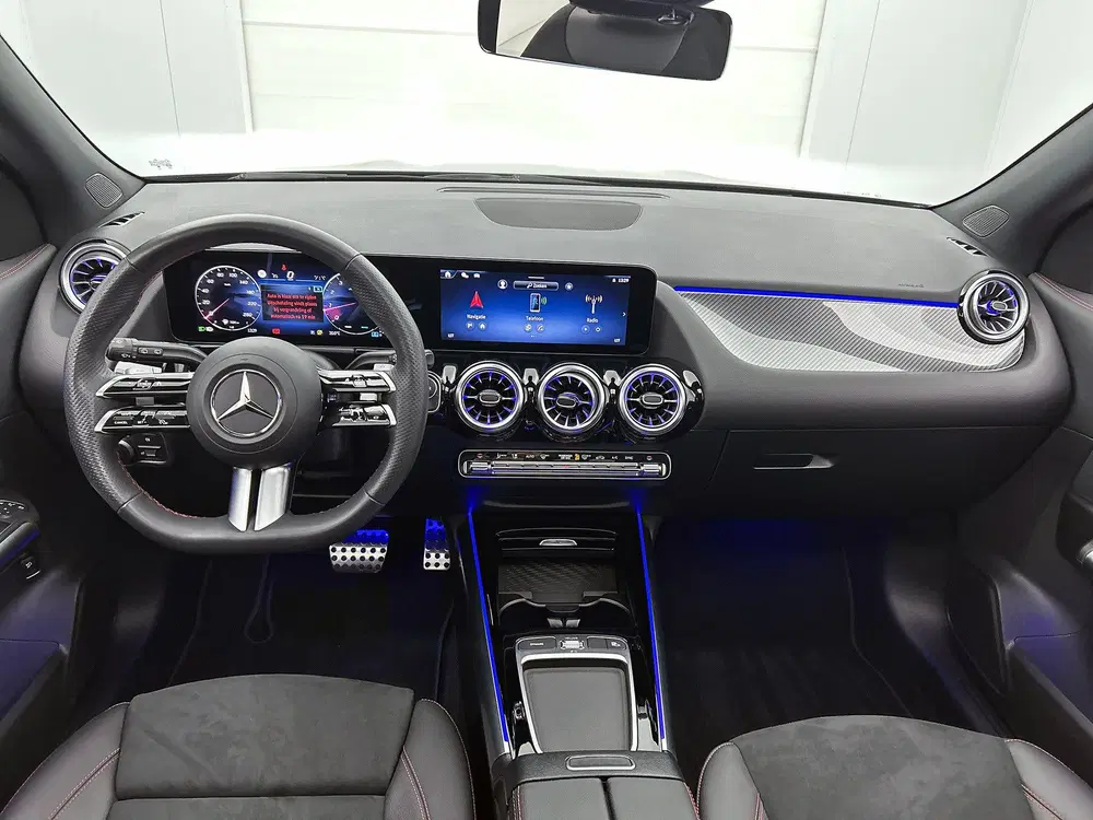 Mercedes-Benz GLA 180 AMG Line uit 2024, foto 4