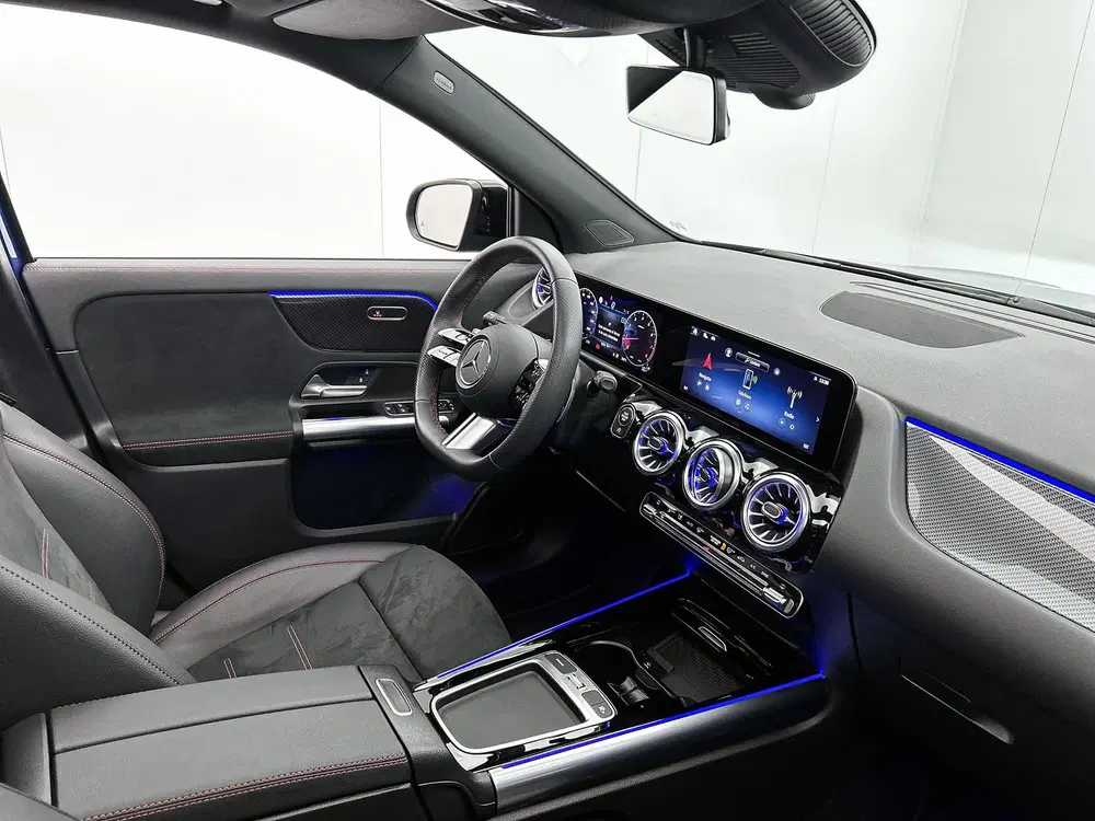 Mercedes-Benz GLA 180 AMG Line uit 2024, foto 6