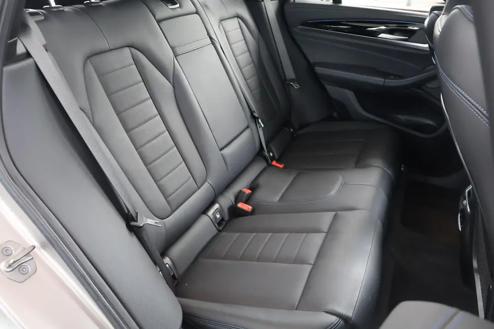 BMW iX3 uit 2022, foto 10