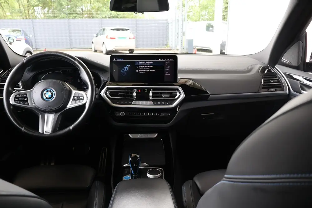BMW iX3 uit 2022, foto 12