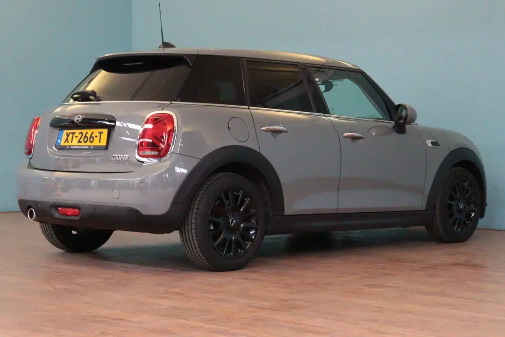 Mini Cooper 1.5 Cooper Business Edition uit 2019, foto 3