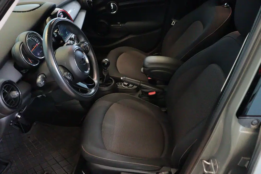 Mini Cooper 1.5 Cooper Business Edition uit 2019, foto 5