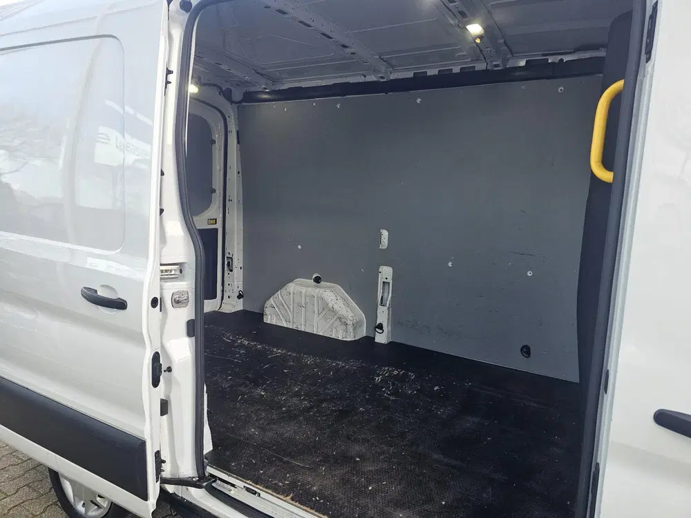 Ford Transit 350 2.0 TDCI L2H2 Trend uit 2023, foto 10
