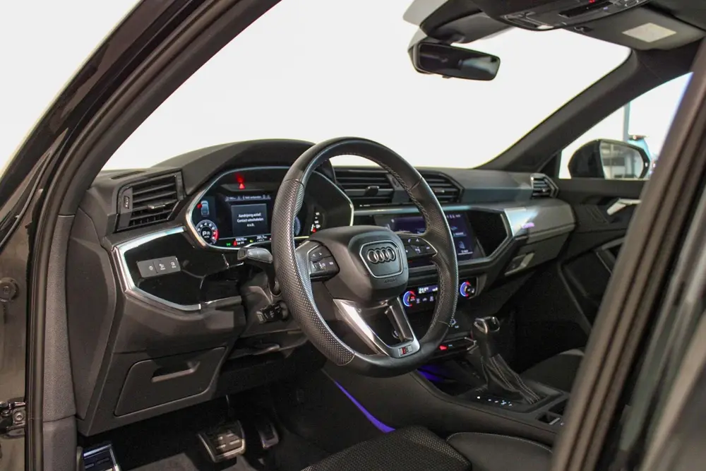 Audi Q3 35 TFSI S edition PANO uit 2023, foto 10