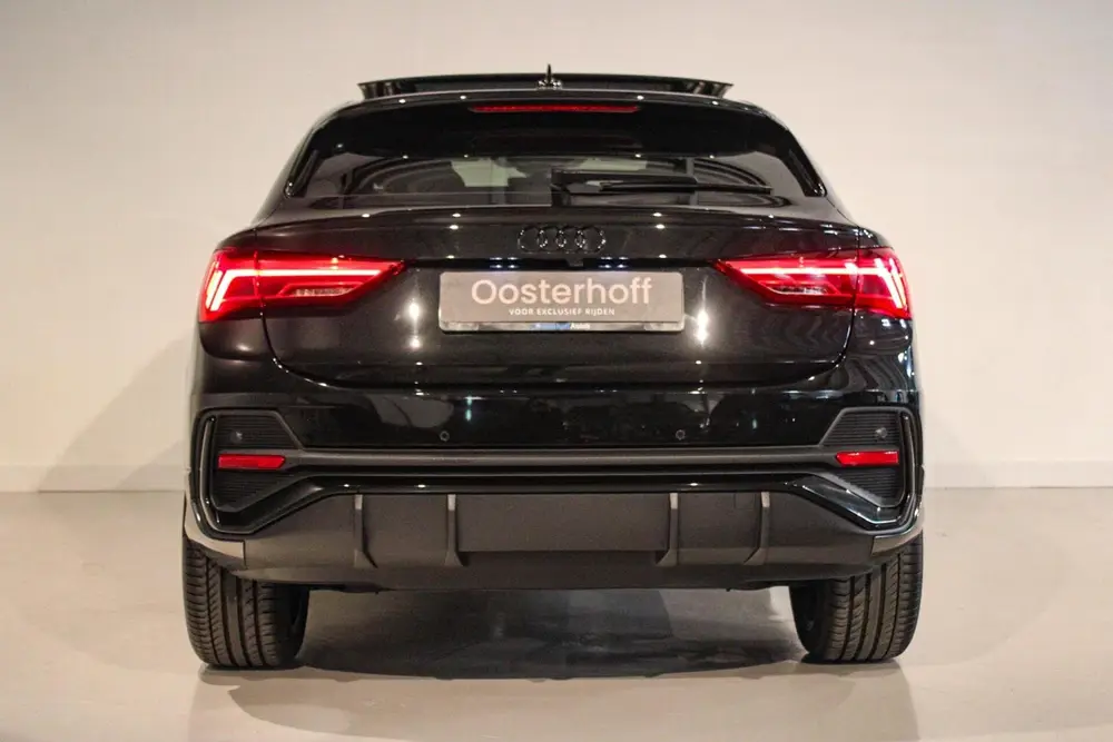 Audi Q3 35 TFSI S edition PANO uit 2023, foto 5