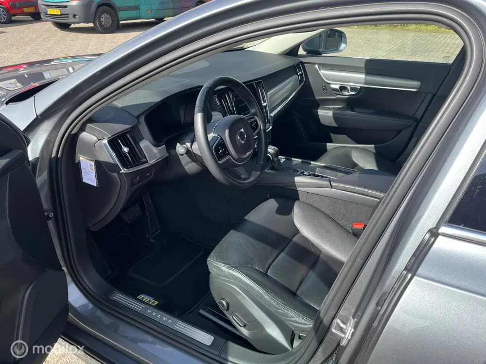 Volvo V90 2.0 T4 Momentum uit 2019, foto 8