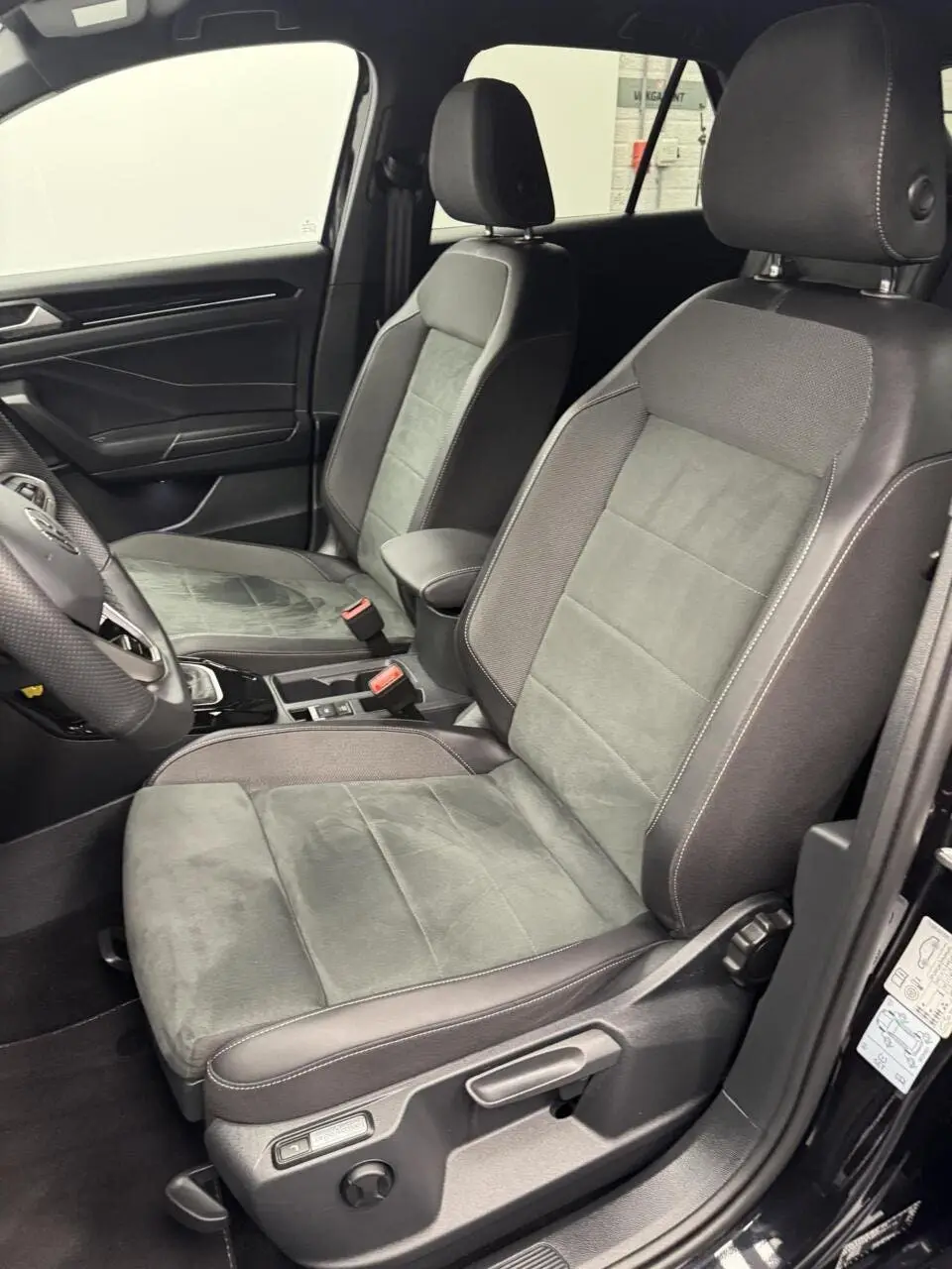 Volkswagen T-Roc 1.5 TSI DSG R-Line Afn.Trekhaak-Navigatie-A uit 2025, foto 14