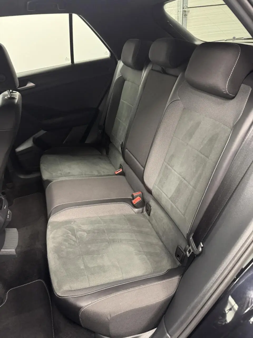 Volkswagen T-Roc 1.5 TSI DSG R-Line Afn.Trekhaak-Navigatie-A uit 2025, foto 16