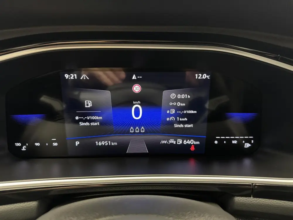 Volkswagen T-Roc 1.5 TSI DSG R-Line Afn.Trekhaak-Navigatie-A uit 2025, foto 6