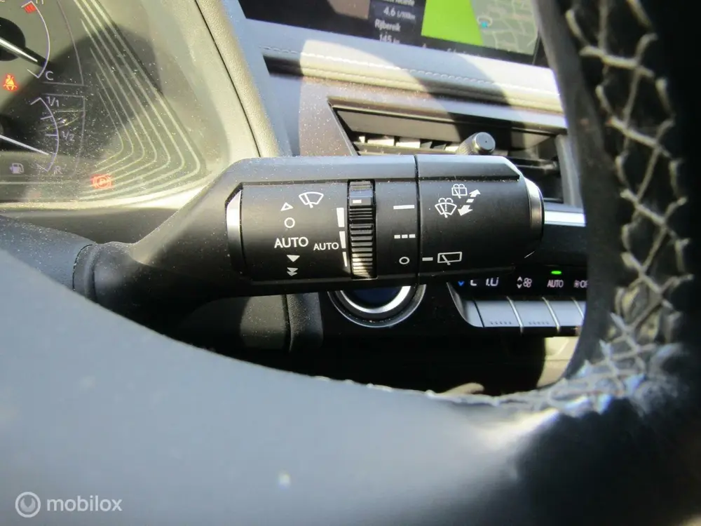Lexus UX 250h Business Line | Camera, Trekhaak uit 2019, foto 17