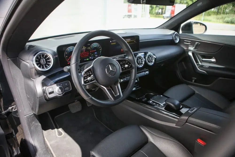 Mercedes-Benz CLA 250 e Luxury Line uit 2023, foto 3