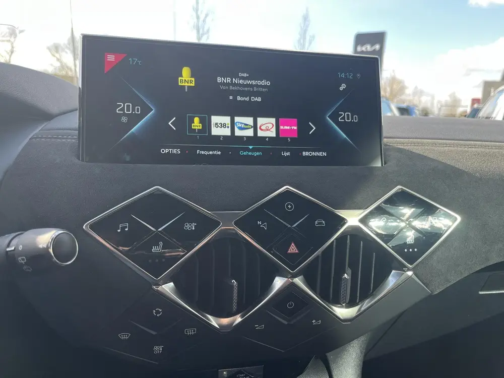 DS Automobiles DS 3 Crossback DS 3 Crossback E-Tense Performance Line+ 5 uit 2022, foto 12