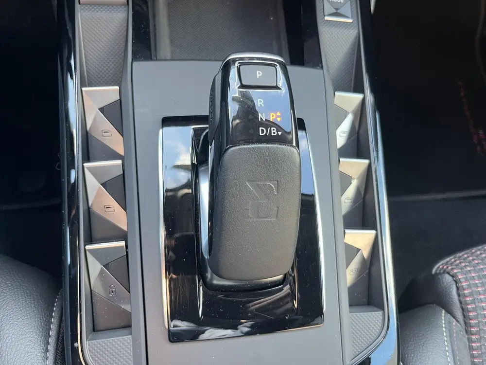 DS Automobiles DS 3 Crossback DS 3 Crossback E-Tense Performance Line+ 5 uit 2022, foto 14