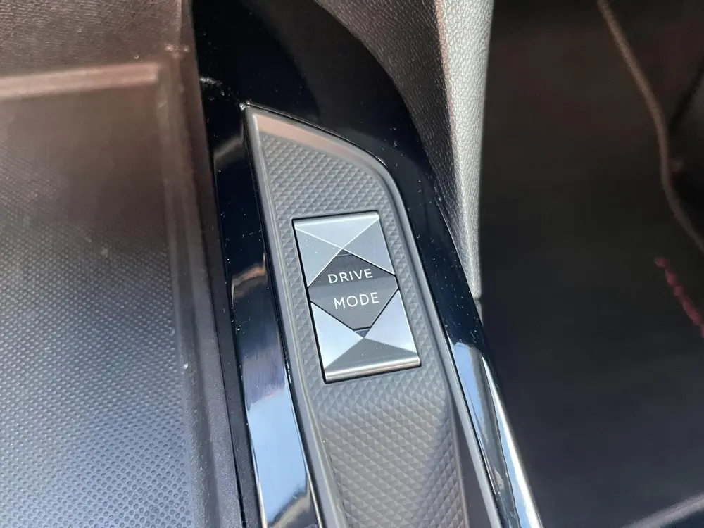 DS Automobiles DS 3 Crossback DS 3 Crossback E-Tense Performance Line+ 5 uit 2022, foto 18