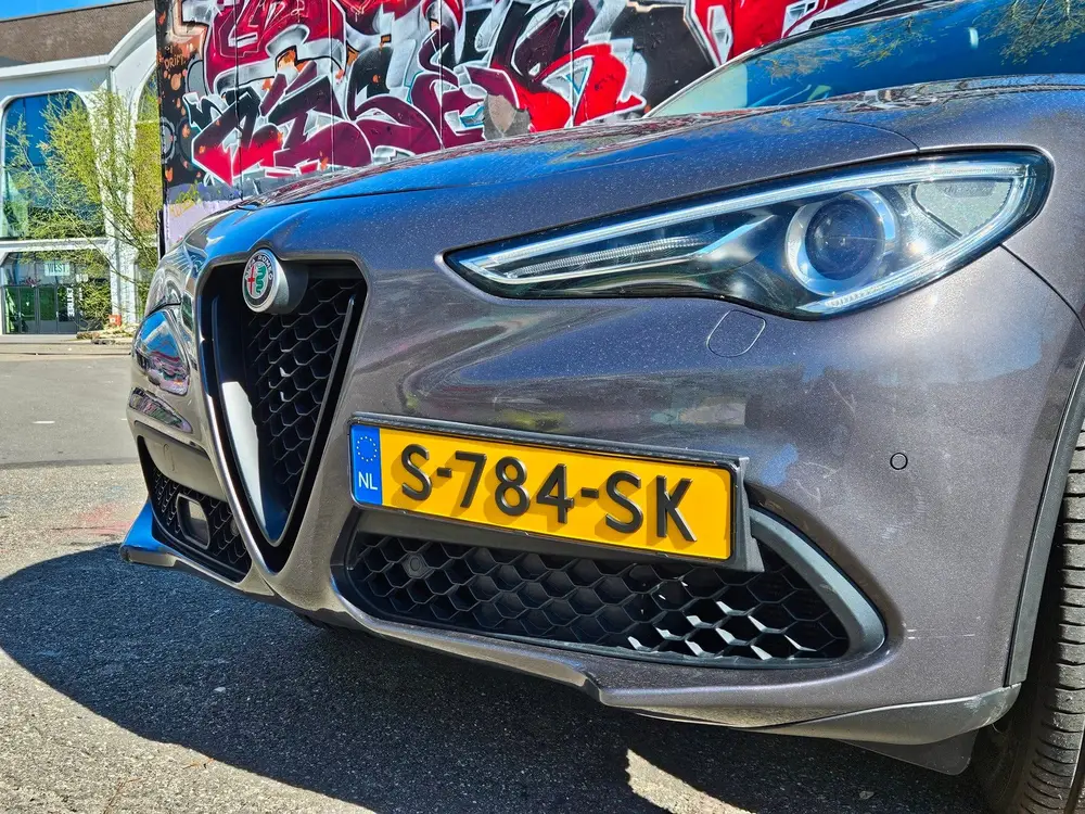 Alfa Romeo Stelvio 2.0 T AWD 280PK / ACC / PANO uit 2019, foto 2
