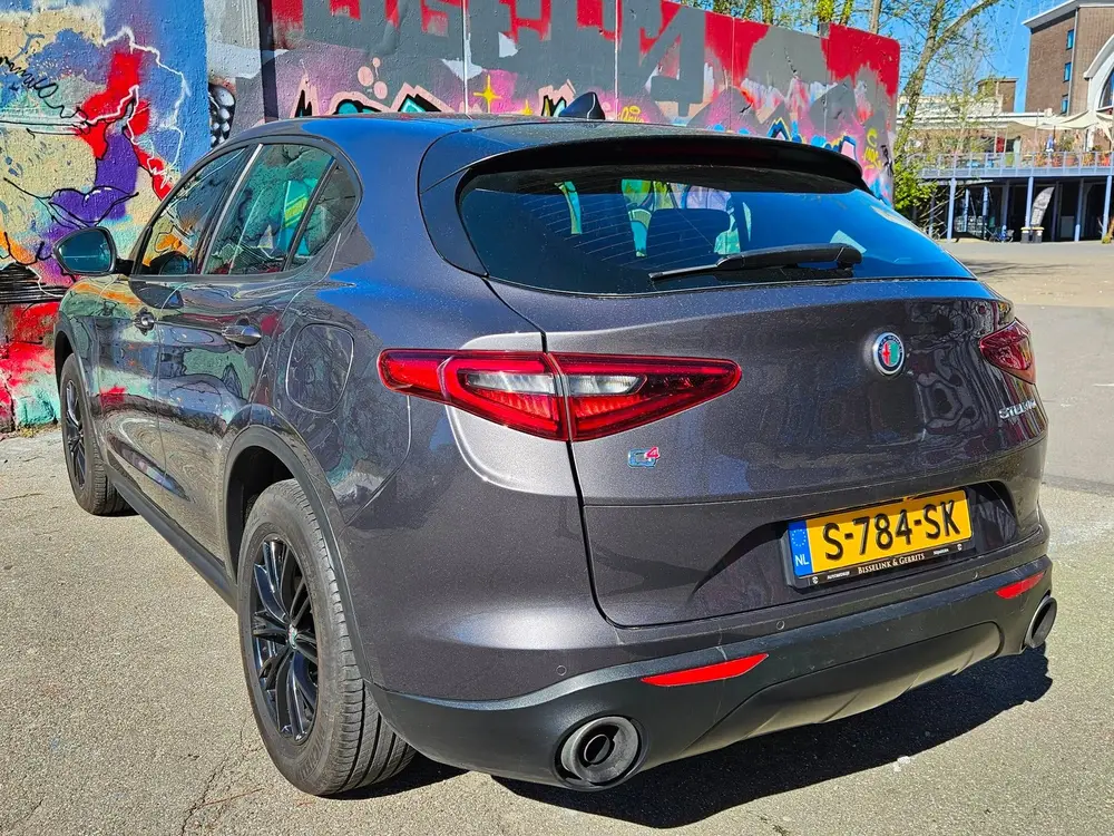 Alfa Romeo Stelvio 2.0 T AWD 280PK / ACC / PANO uit 2019, foto 3