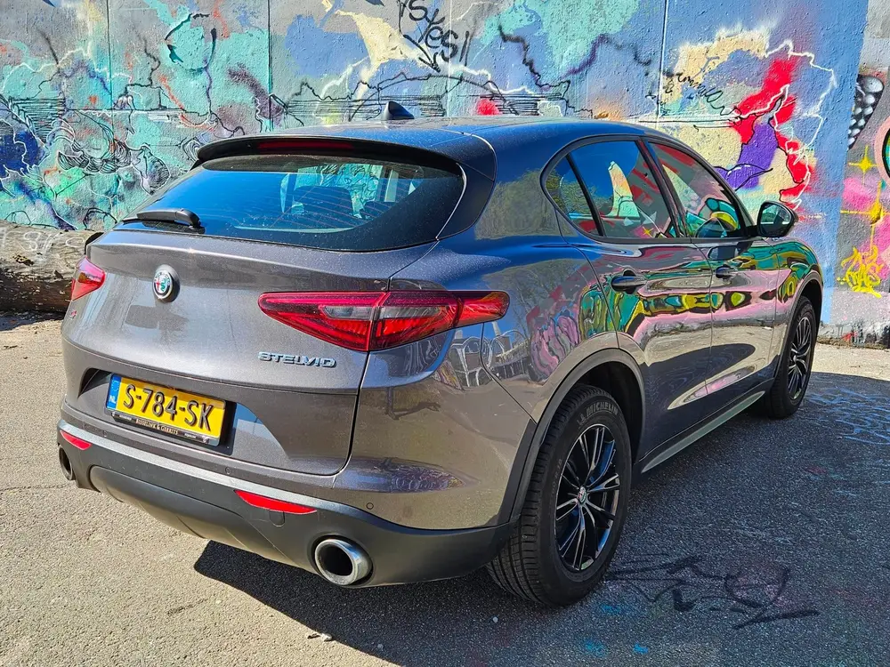 Alfa Romeo Stelvio 2.0 T AWD 280PK / ACC / PANO uit 2019, foto 4