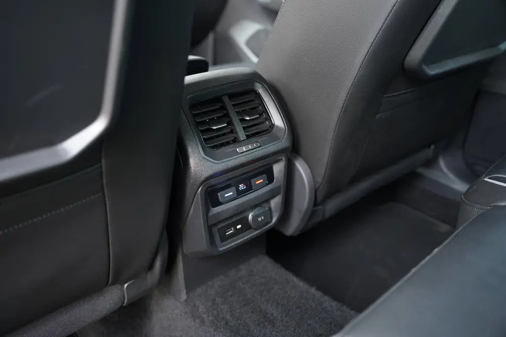 Volkswagen Tiguan 1.5 TSI 150pk DSG R-line Navi Leder PDC uit 2019, foto 16