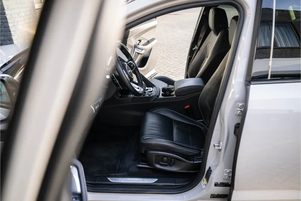 Jaguar E-Pace 1.5 P300e AWD R-Dynamic Black Edition, Meridia uit 2022, foto 14