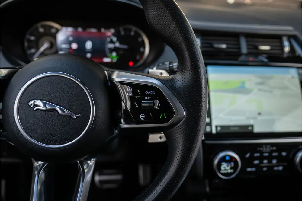 Jaguar E-Pace 1.5 P300e AWD R-Dynamic Black Edition, Meridia uit 2022, foto 18