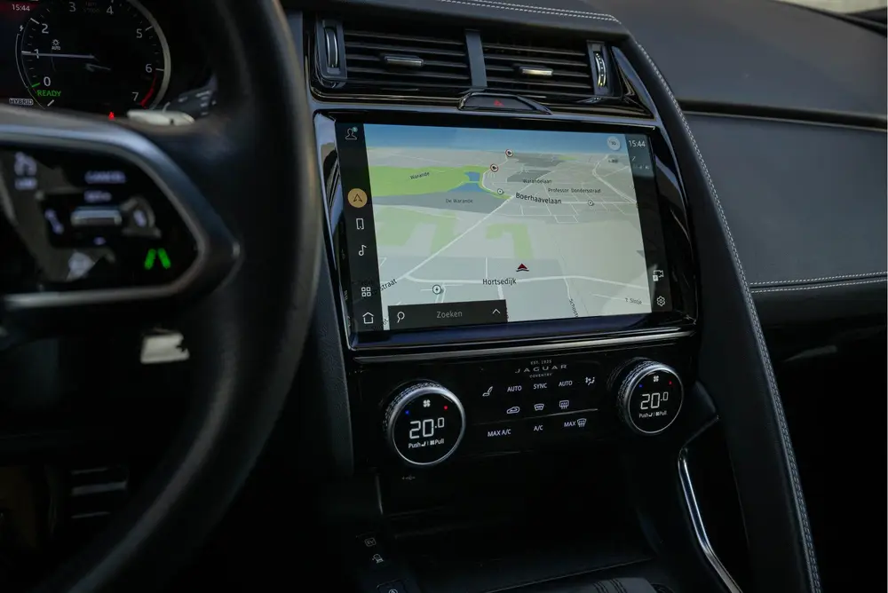 Jaguar E-Pace 1.5 P300e AWD R-Dynamic Black Edition, Meridia uit 2022, foto 19