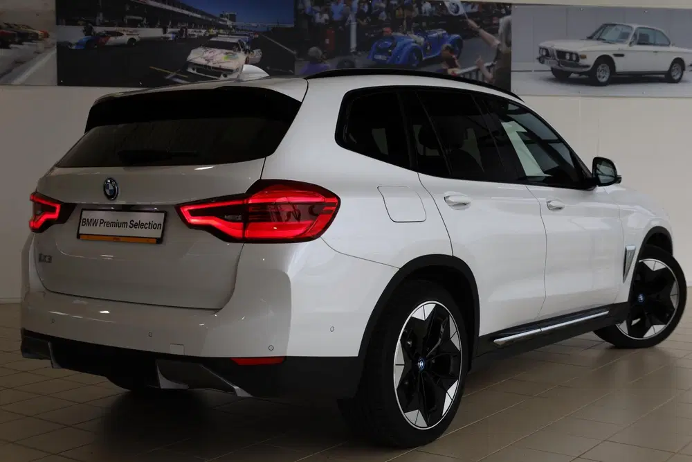 BMW iX3 High Executive uit 2021, foto 2