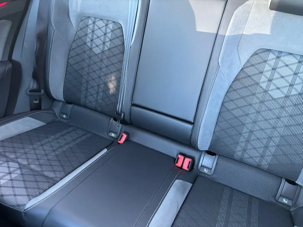 Volkswagen Golf 1.5 eTSI R-Line | Automaat| Clima| Cruise| N uit 2022, foto 6