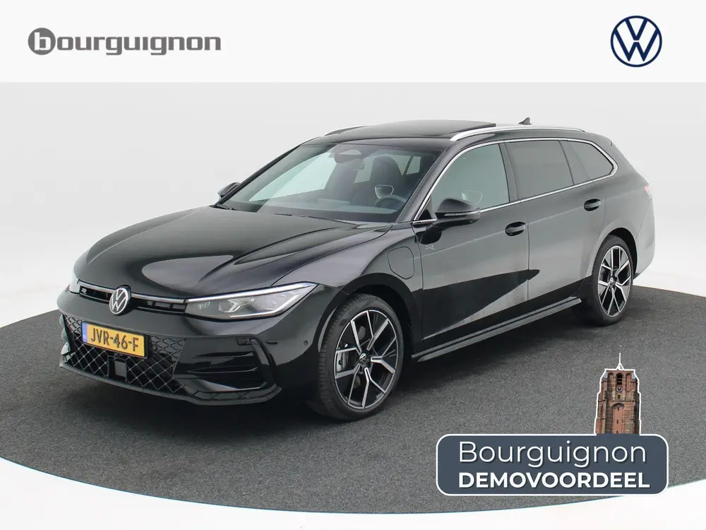Volkswagen Passat R-Line Edition 1.5 eHybrid 204 PK | Panora uit 2026